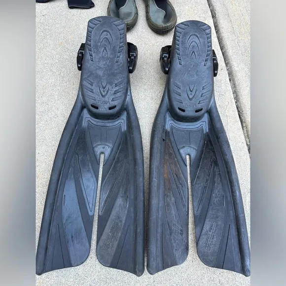 Henderson men’s Scuba Wetsuit, Fins, Boots and Snorkel with mask