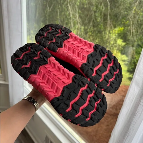 hoka one one event boots black pink 7