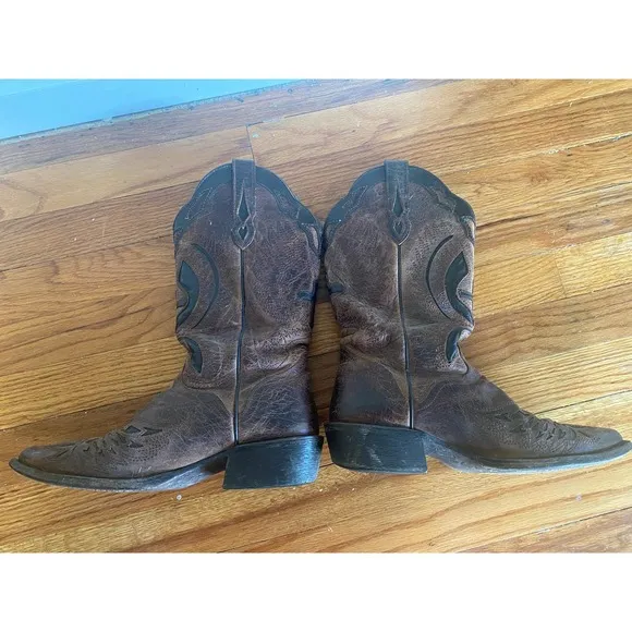 JB Dillon leather embossed cross boots western size 8.