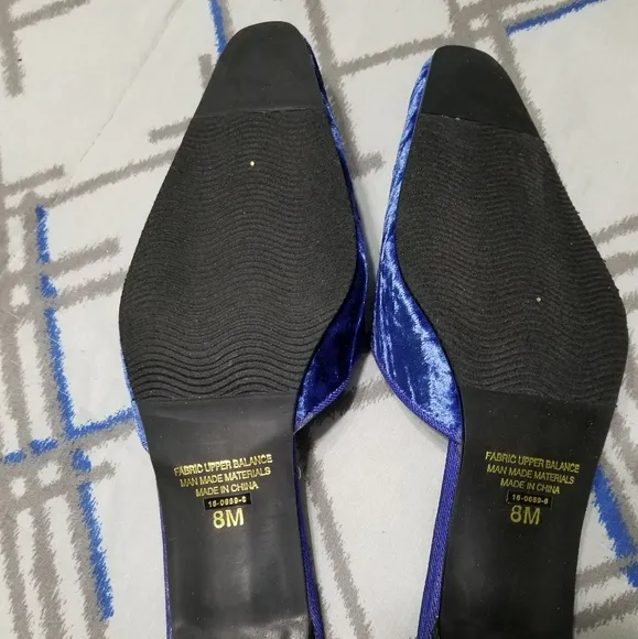 Jessica London Pointed Toe Suede shoes