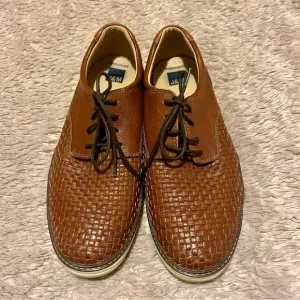 Johnston &amp; Murphy McGuffey woven plain toe shoes. Size 11.5 men's.