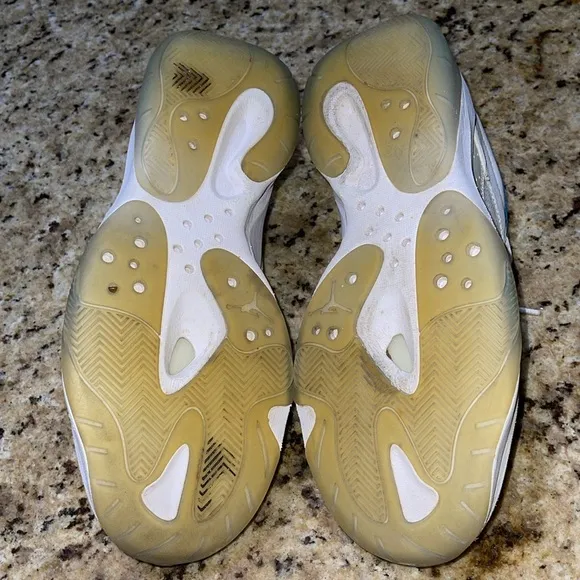Jordan 11 CMFT Low Legend Blue