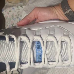 Jordan Men's Shoes in White and Blue