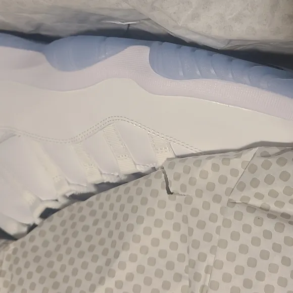 Jordan Men's Shoes in White and Blue
