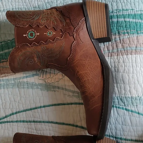 Justin Boots Women’s Leather Upper L9514 Size 7 B
