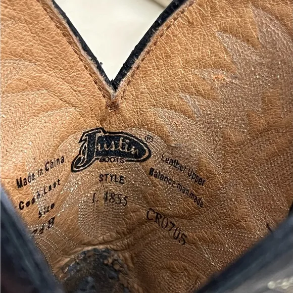 Justin Embroidery Square Toe Cowboy western boots. Men’s Size 7.5 B