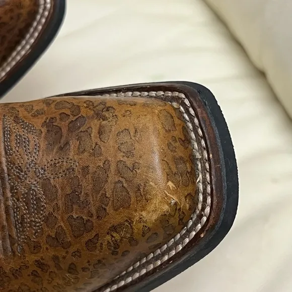 Justin Embroidery Square Toe Cowboy western boots. Men’s Size 7.5 B