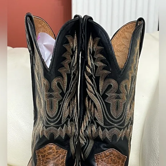 Justin Embroidery Square Toe Cowboy western boots. Men’s Size 7.5 B