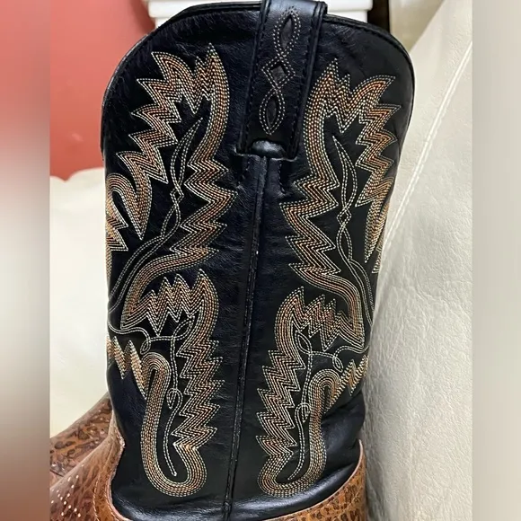 Justin Embroidery Square Toe Cowboy western boots. Men’s Size 7.5 B