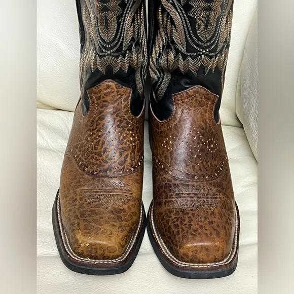 Justin Embroidery Square Toe Cowboy western boots. Men’s Size 7.5 B