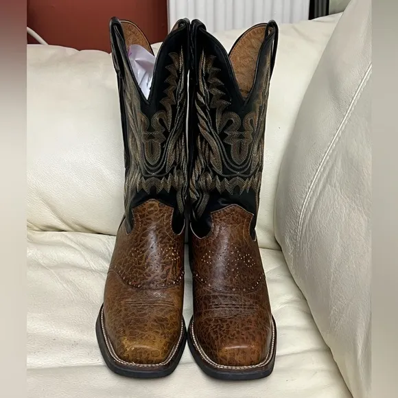 Justin Embroidery Square Toe Cowboy western boots. Men’s Size 7.5 B