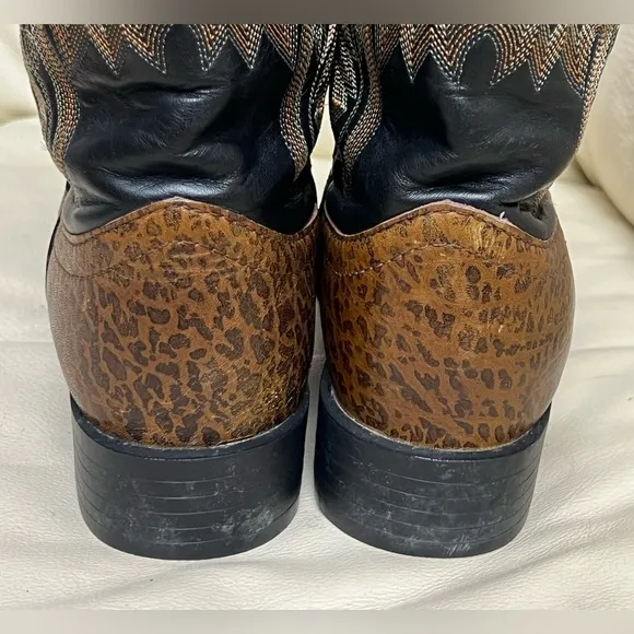 Justin Embroidery Square Toe Cowboy western boots. Men’s Size 7.5 B