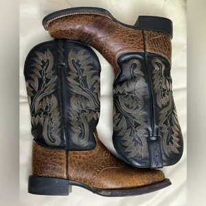 Justin Embroidery Square Toe Cowboy western boots. Men’s Size 7.5 B