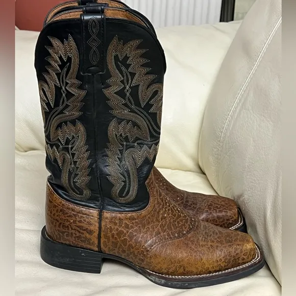 Justin Embroidery Square Toe Cowboy western boots. Men’s Size 7.5 B