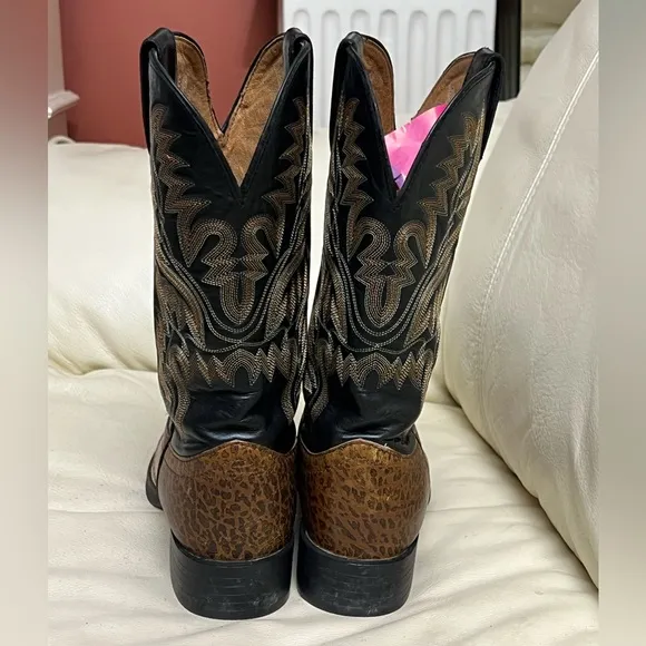 Justin Embroidery Square Toe Cowboy western boots. Men’s Size 7.5 B