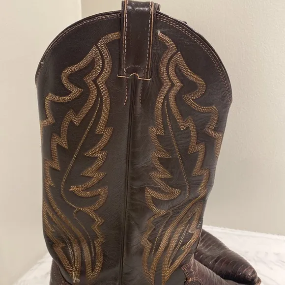 Justin men’s cowboy boots size 10