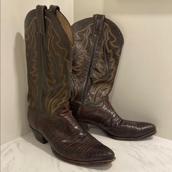 Justin men’s cowboy boots size 10