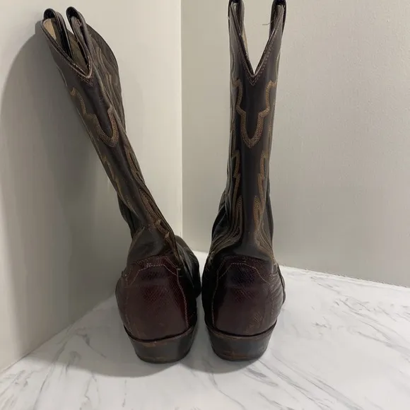 Justin men’s cowboy boots size 10