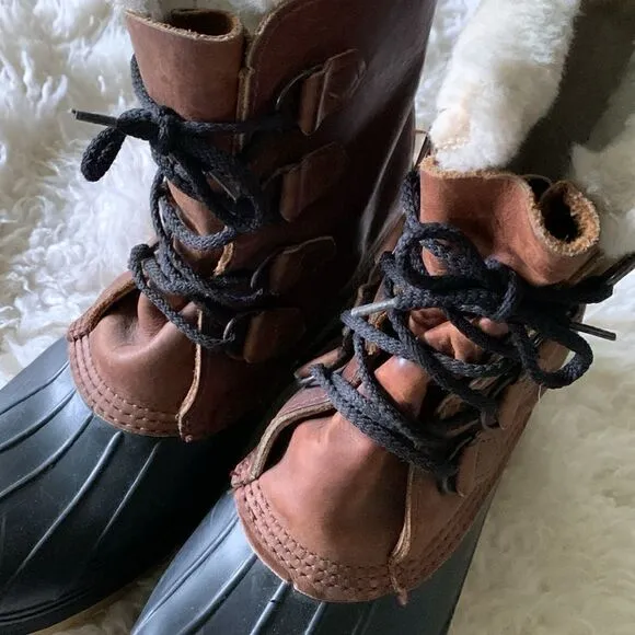 Kamik Everest wool lined winter duck boots leather shafts Canada made women’s 11