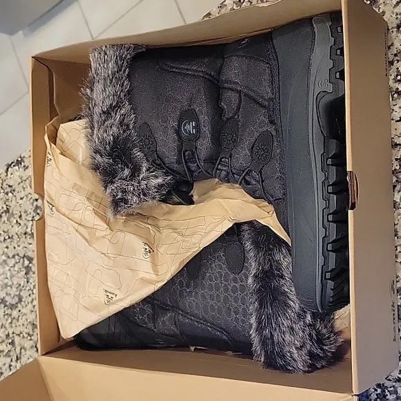 Kamik Momentum Snow Boots NEW!