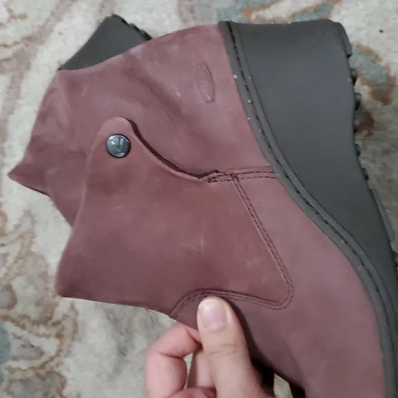 Keen Akita wedge booties