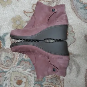 Keen Akita wedge booties