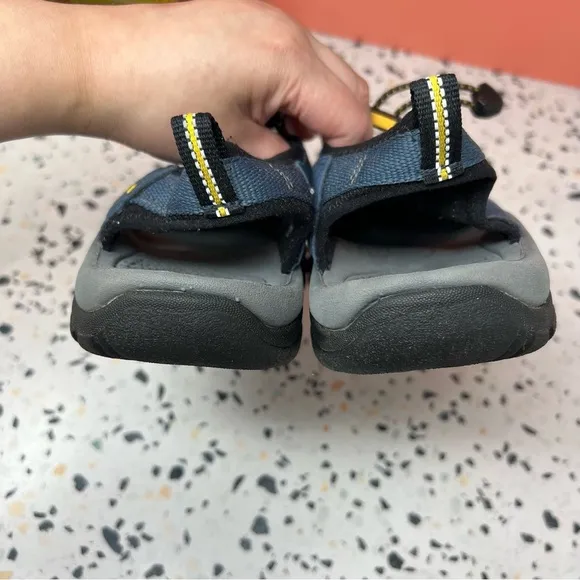 KEEN Fisherman Navy Wateproof Hiking Women’s Performance Shoes Sz 8.5