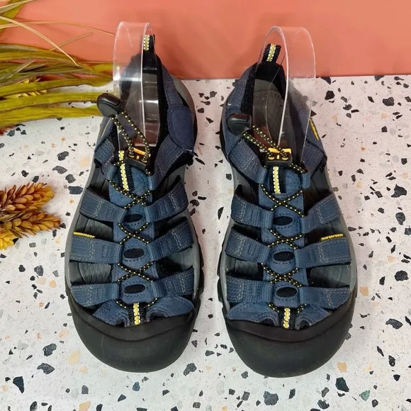 KEEN Fisherman Navy Wateproof Hiking Women’s Performance Shoes Sz 8.5