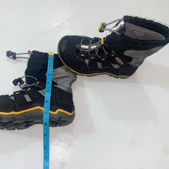 Keen Waterproof Kids Boots Size 1 US Shoes