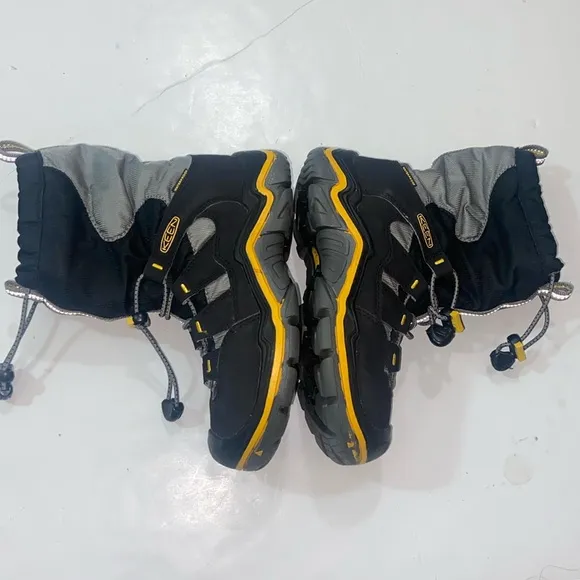Keen Waterproof Kids Boots Size 1 US Shoes