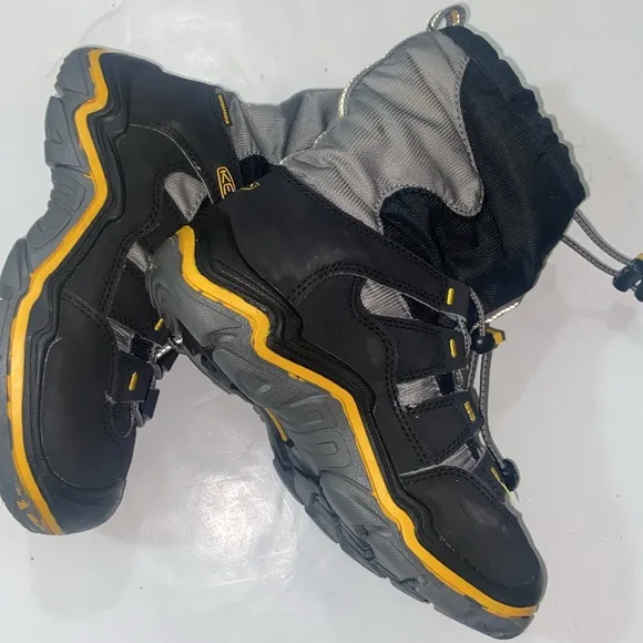 Keen Waterproof Kids Boots Size 1 US Shoes