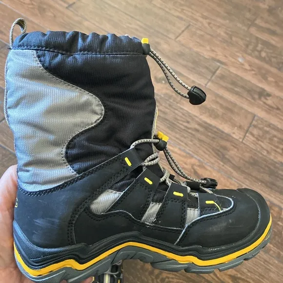 Keen Waterproof Kids Boots Size 1 US Shoes