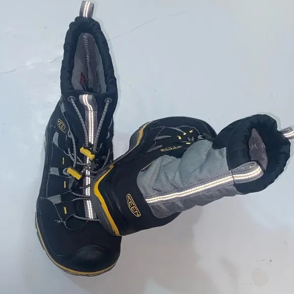 Keen Waterproof Kids Boots Size 1 US Shoes