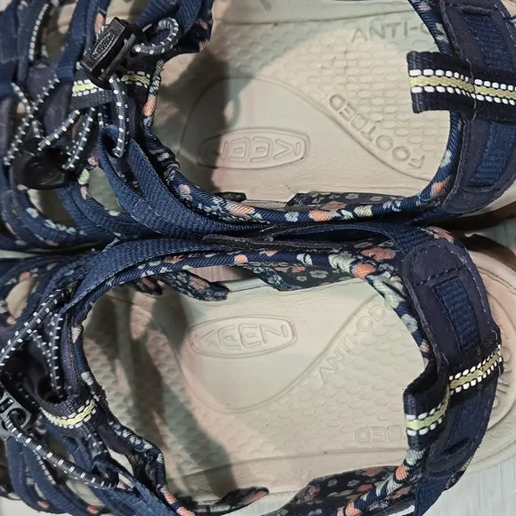 Keen Women's Outdoor Hikinig Fisherman Blue Sandals Shoes Sz 9.5