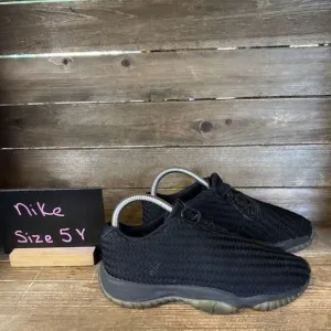 Kids Childrens Nike Jordan Future Low Gamma‎ Black Shoes Sneakers Size 5 Y GUC
