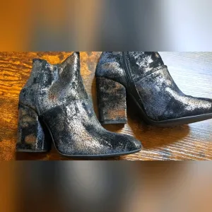 Ladies Charles David Celeste Ankle Boots 38.5. (8) Velvet Bootie Gold Silver