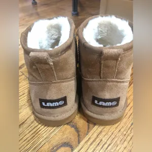 Lamo Women’s Tan Boots Sz 8