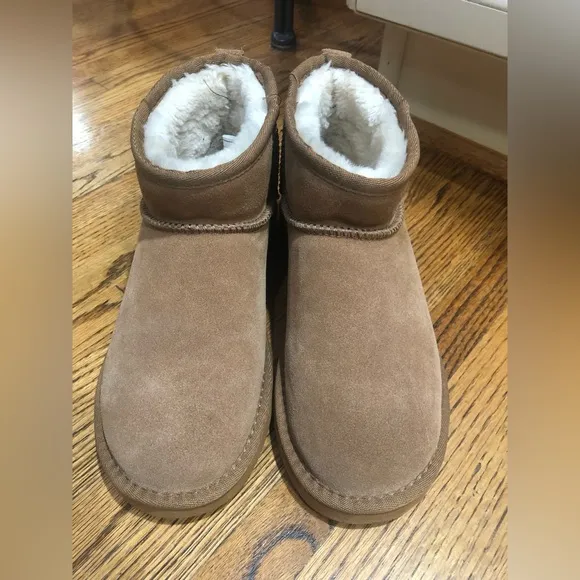 Lamo Women’s Tan Boots Sz 8
