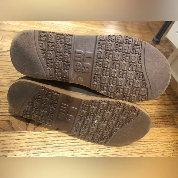 Lamo Women’s Tan Boots Sz 8