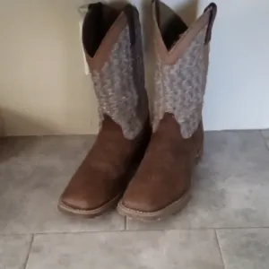 LAREDO boots 8.5 men