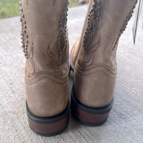 Laredo cowgirl boots