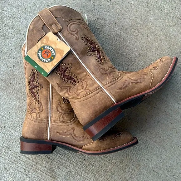 Laredo cowgirl boots