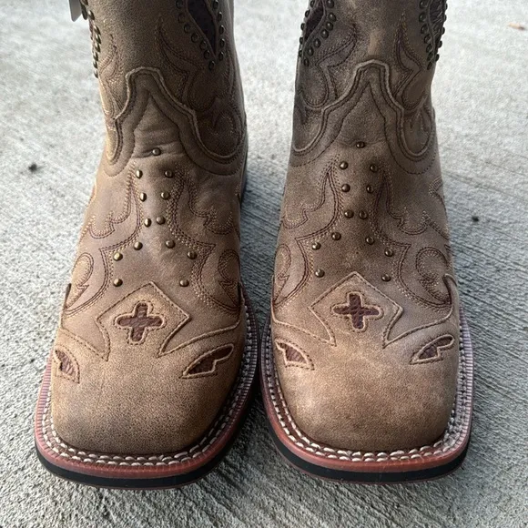 Laredo cowgirl boots