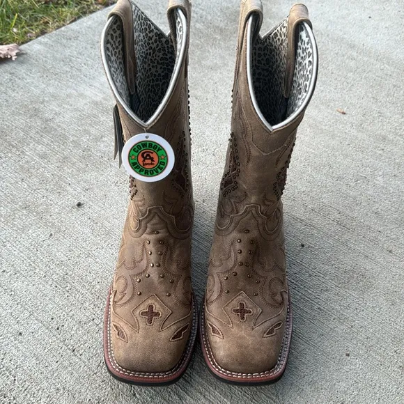 Laredo cowgirl boots