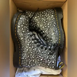 Leopard print dr marten boots size NWT size women’s 5