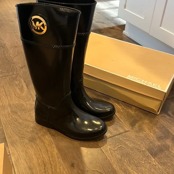 Like new! Michael Kors women knew high rain boots. Size 7