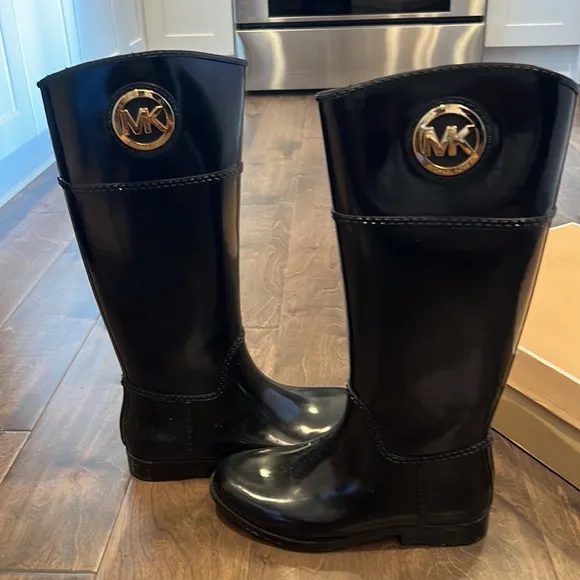 Like new! Michael Kors women knew high rain boots. Size 7