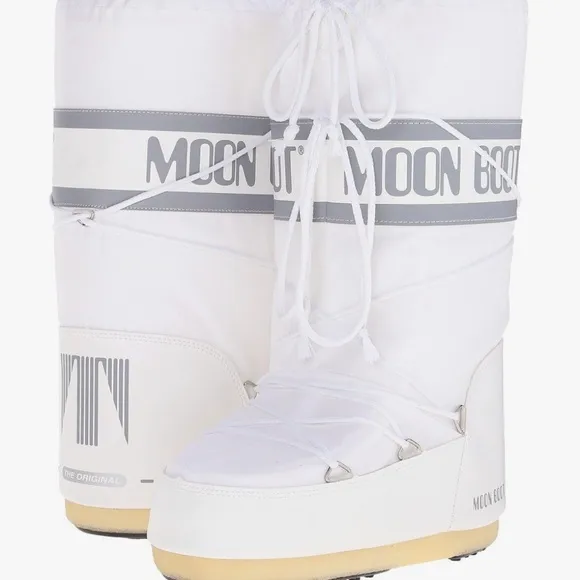 Like New Moon Boot White Snow Boots