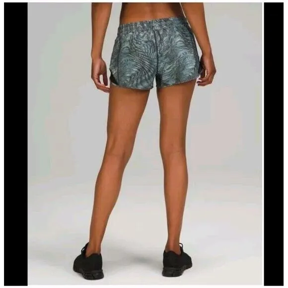 Lululemon Hotty Hot Low-Rise Lined Short Size 2 Tall Dimensional Icing‎ Blue