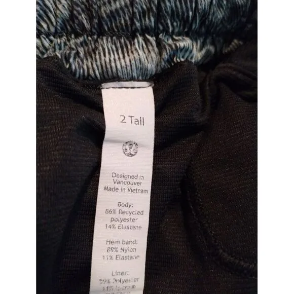 Lululemon Hotty Hot Low-Rise Lined Short Size 2 Tall Dimensional Icing‎ Blue